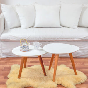 Set de 2 Mesas Bajas Gota Tapa Laca Patas Madera